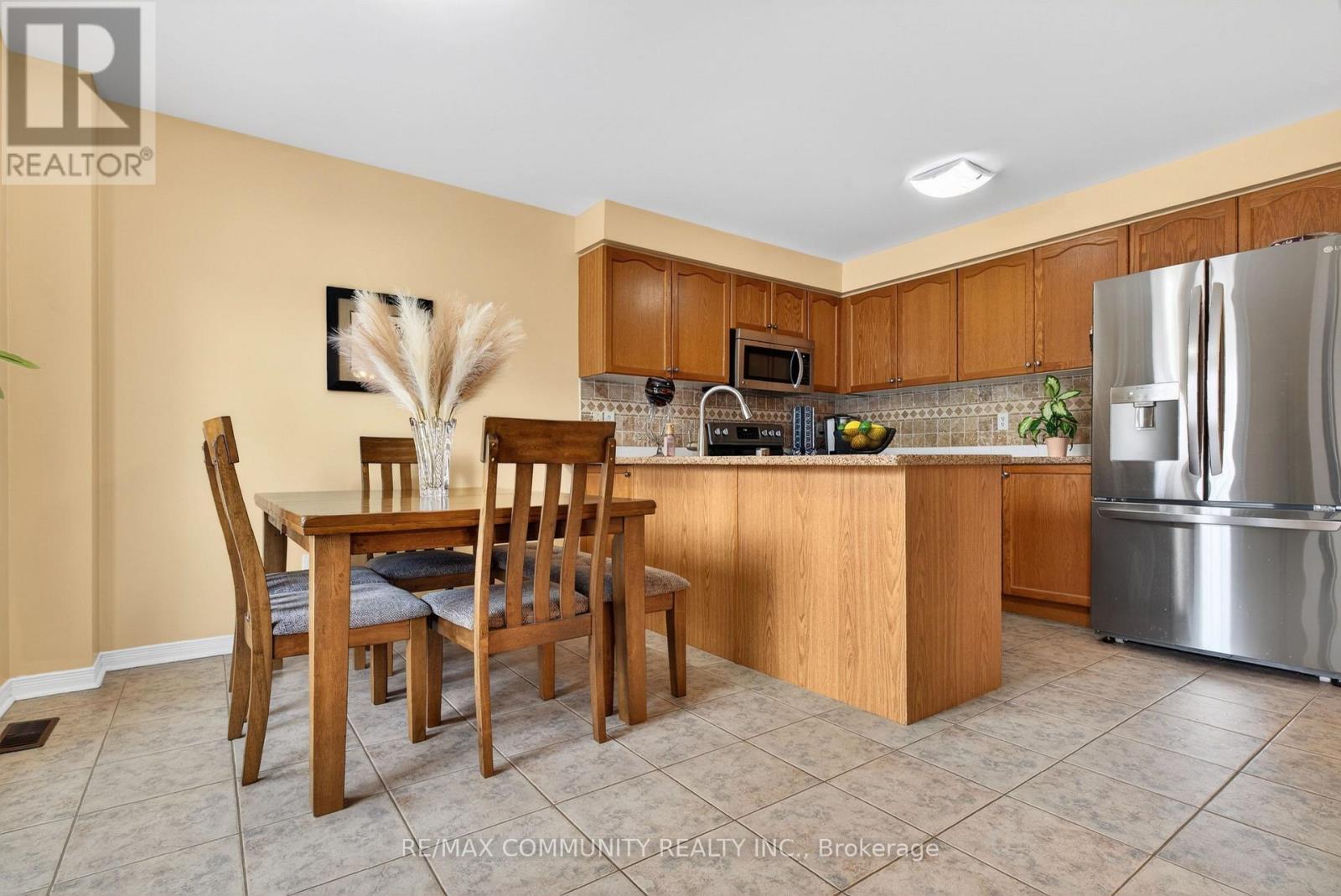 1210 Meath Drive, Oshawa, ON - Indoor Photo Showing Kitchen With Stainless Steel Kitchen