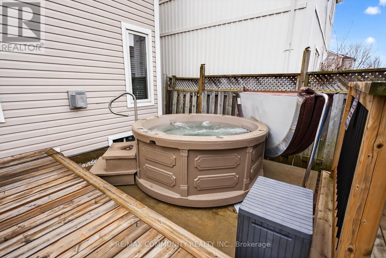 1210 Meath Drive, Oshawa, ON - Indoor Photo Showing Other Room