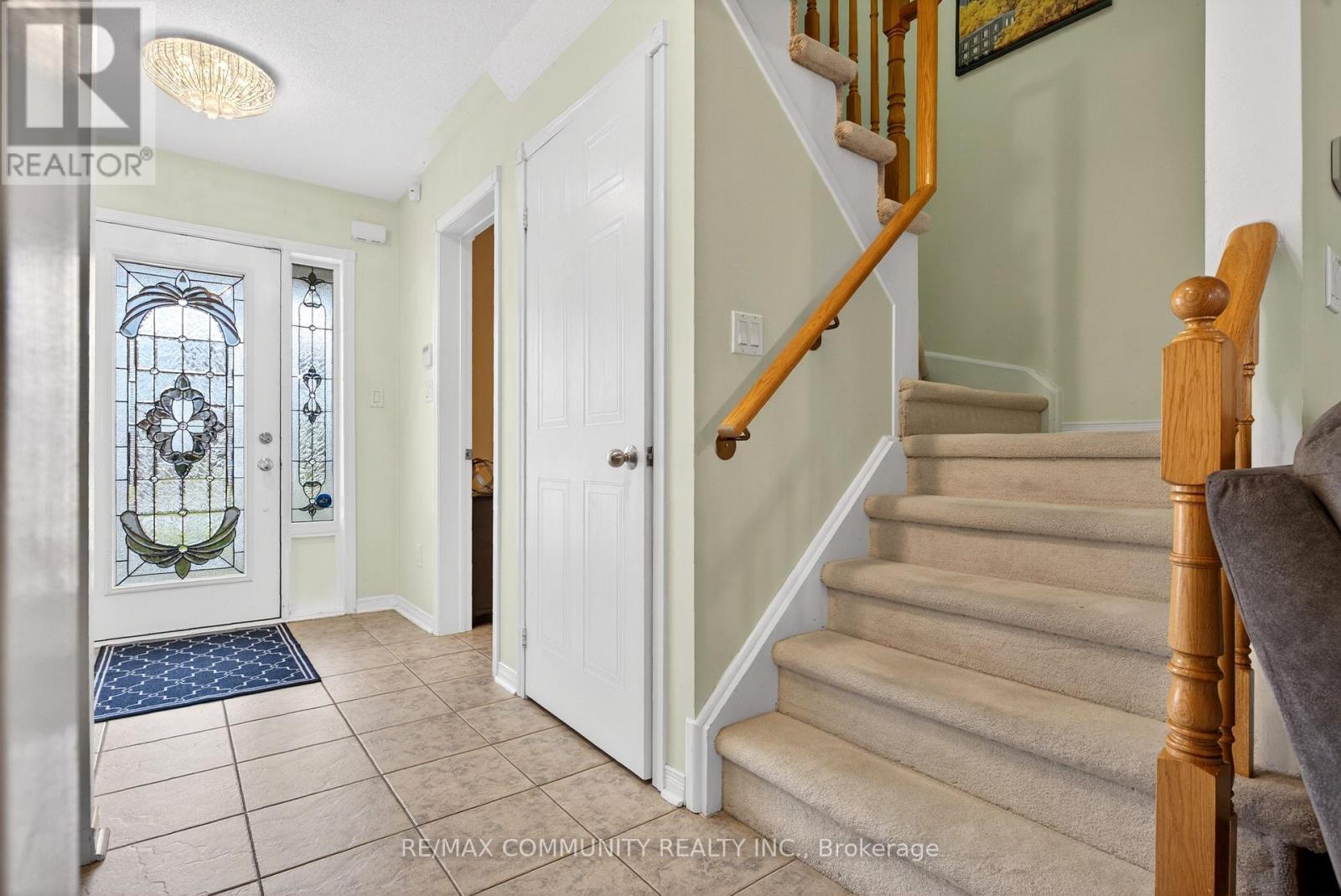 1210 Meath Drive, Oshawa, ON - Indoor
