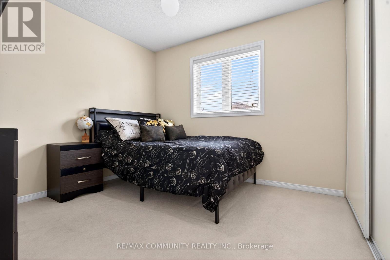 1210 Meath Drive, Oshawa, ON - Indoor Photo Showing Bedroom