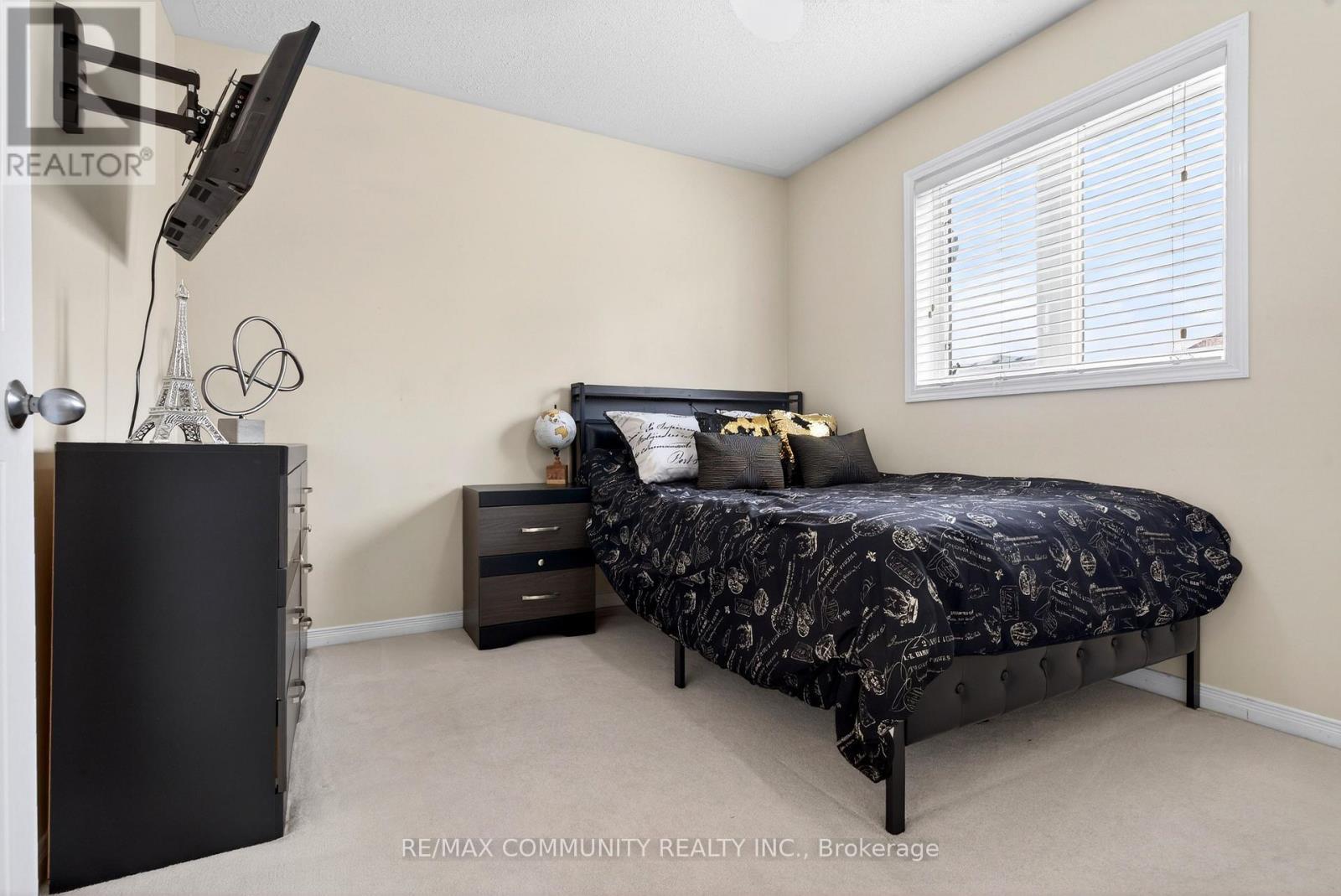 1210 Meath Drive, Oshawa, ON - Indoor Photo Showing Other Room