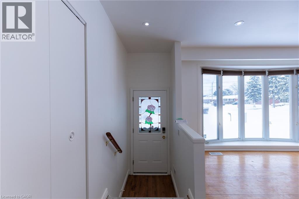 1 Eldrid Court Unit# Main, Grimsby, ON - Indoor Photo Showing Other Room