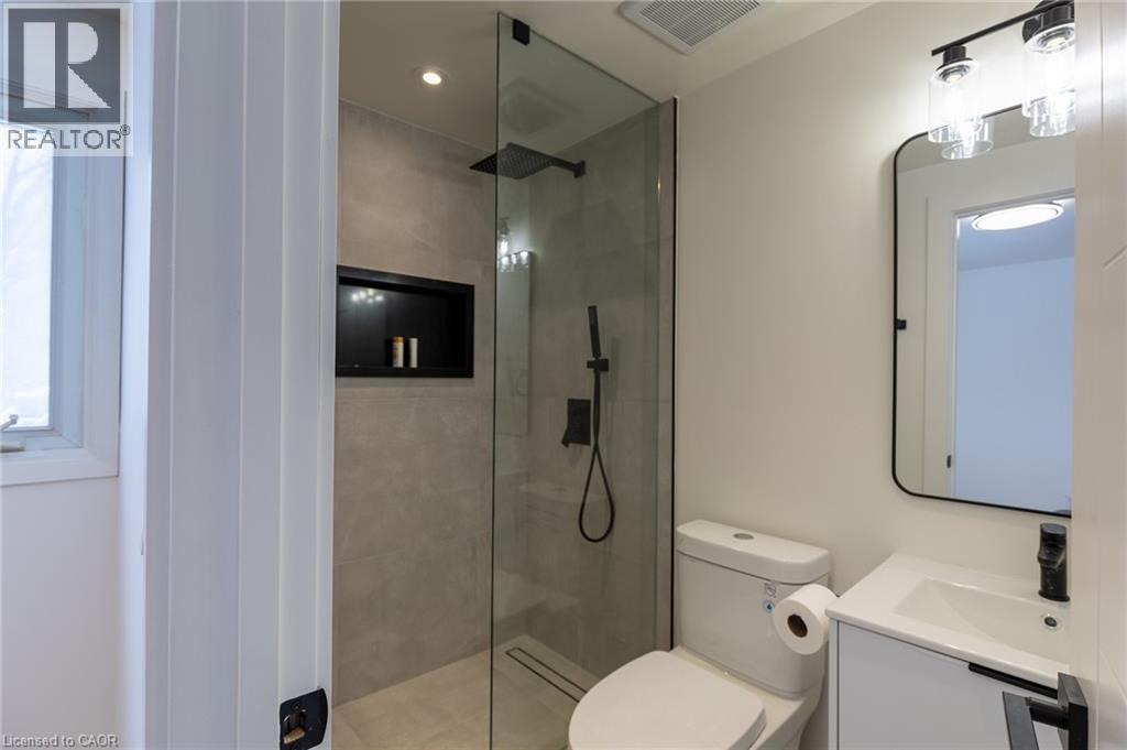 1 Eldrid Court Unit# Main, Grimsby, ON - Indoor Photo Showing Bathroom