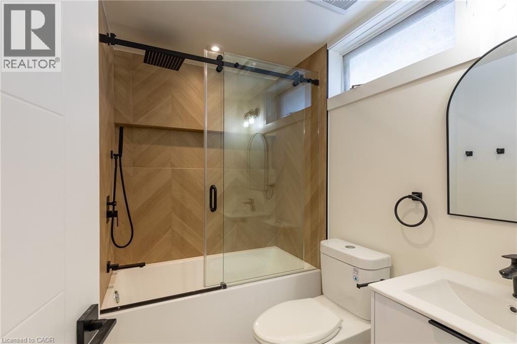 1 Eldrid Court Unit# Main, Grimsby, ON - Indoor Photo Showing Bathroom
