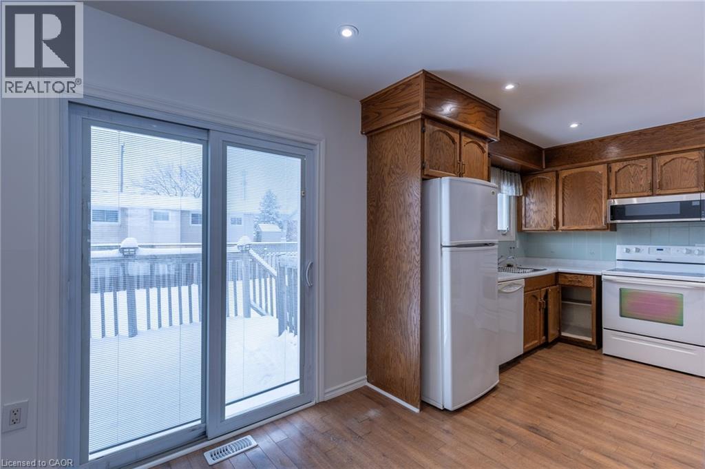 1 Eldrid Court Unit# Main, Grimsby, ON - Indoor Photo Showing Kitchen