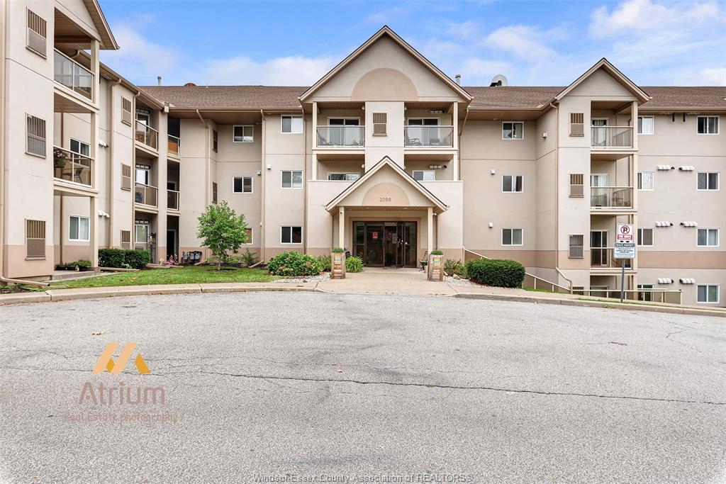 206-3000 Sandwich Street, Windsor, ON
