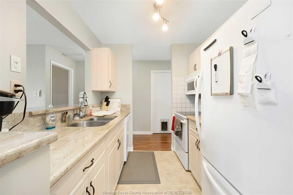 206-3000 Sandwich Street, Windsor, ON