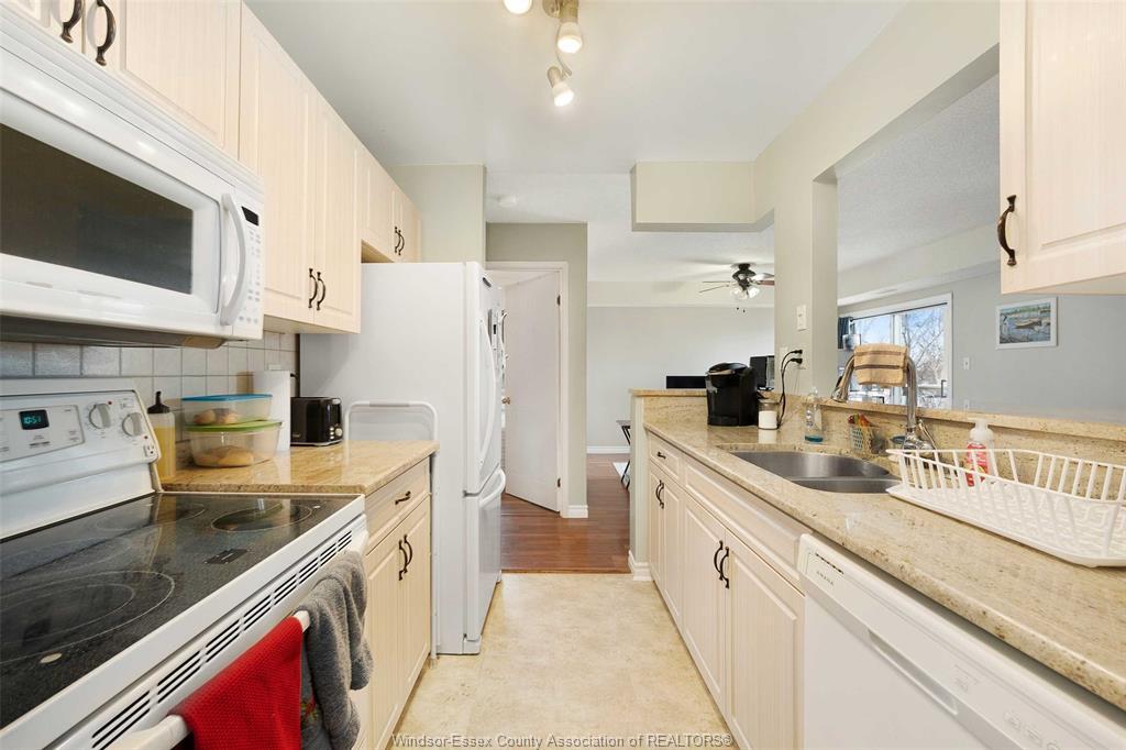 206-3000 Sandwich Street, Windsor, ON