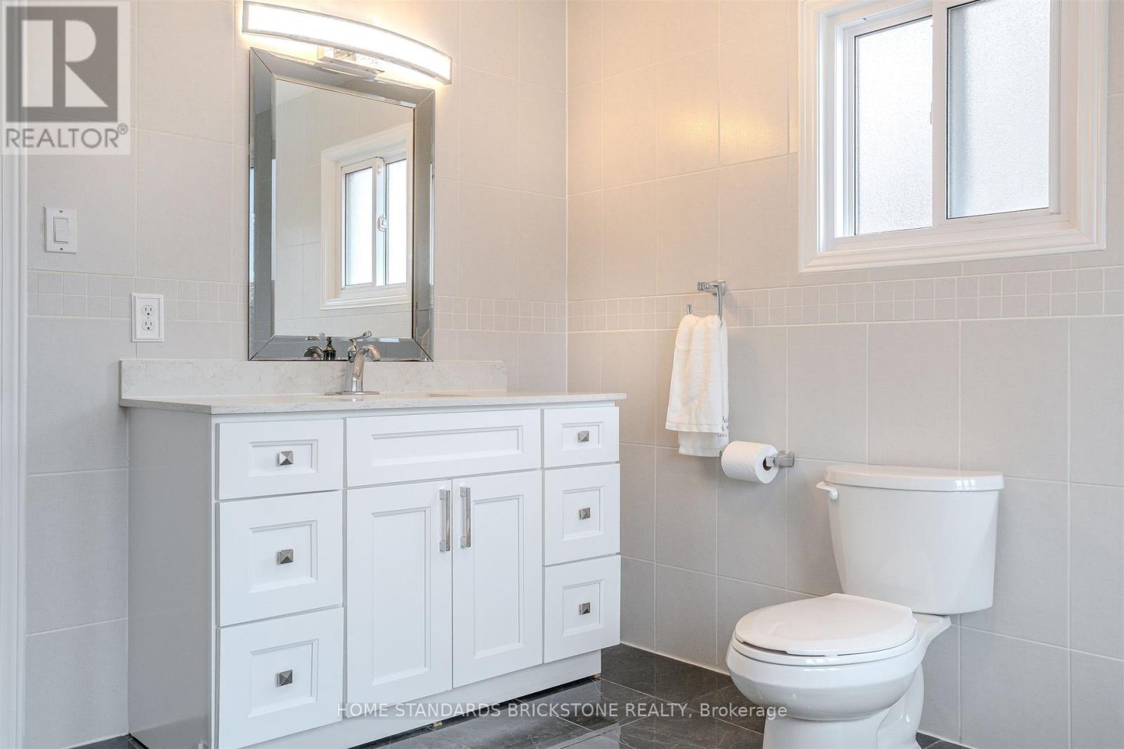 4538 Penhallow Road, Mississauga, ON - Indoor Photo Showing Bathroom