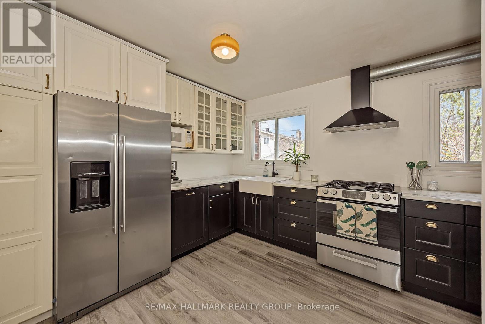 2661 Conn Street, Ottawa, ON - Indoor Photo Showing Kitchen With Upgraded Kitchen