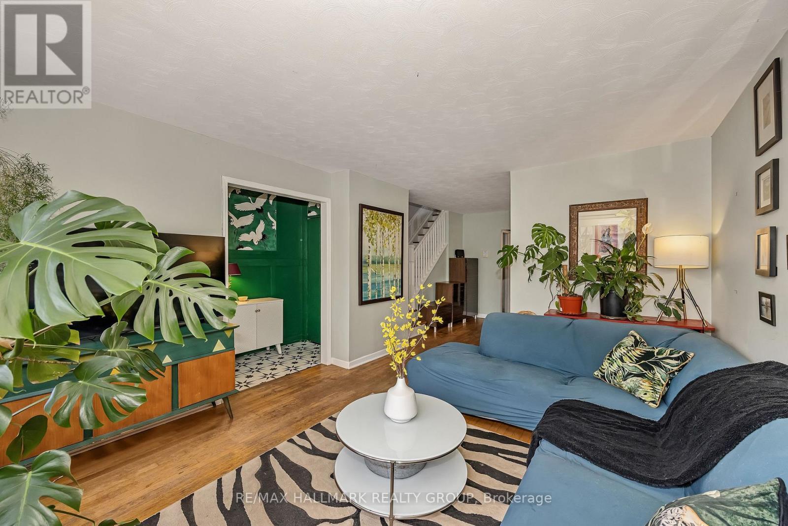 2661 Conn Street, Ottawa, ON - Indoor Photo Showing Living Room
