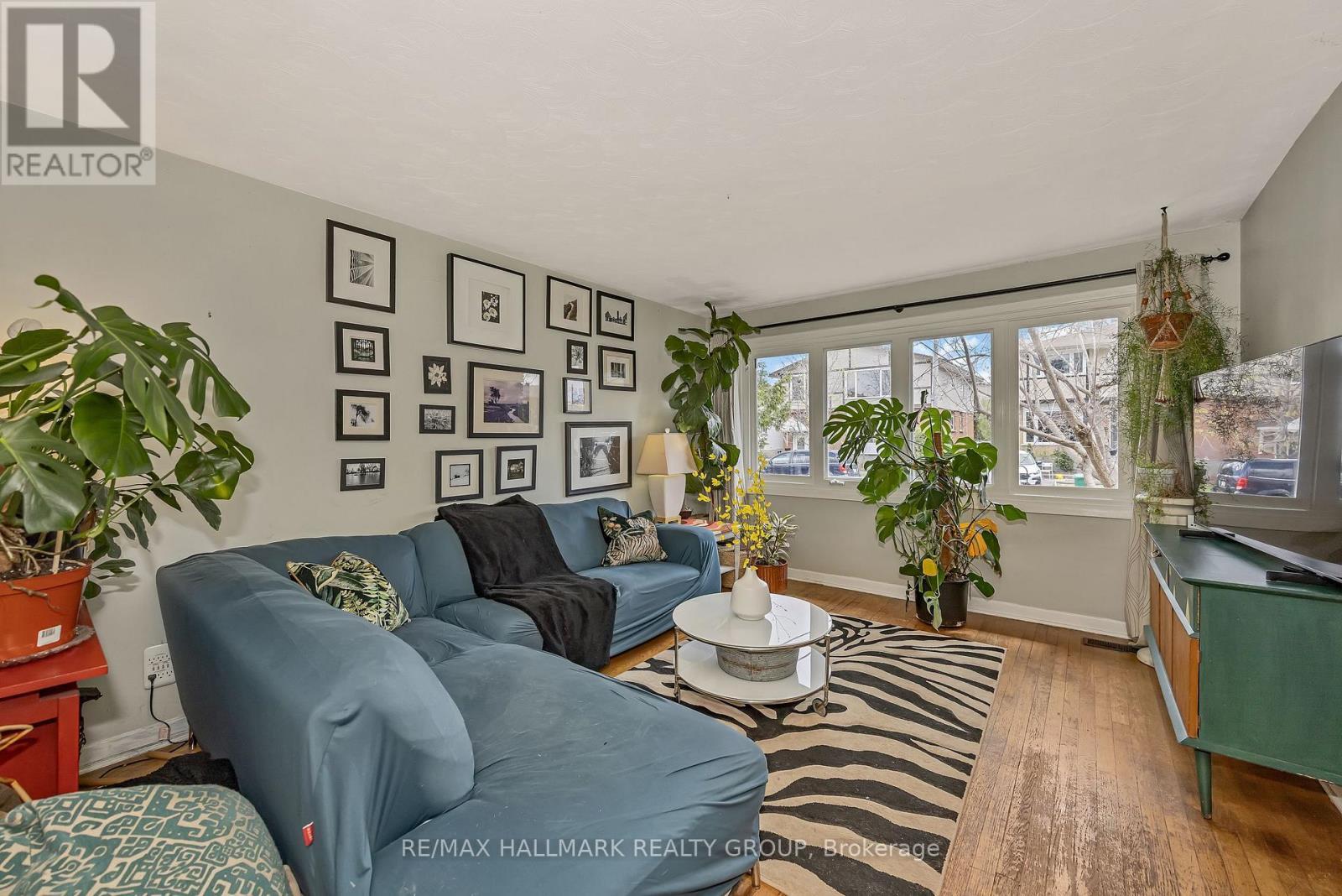 2661 Conn Street, Ottawa, ON - Indoor Photo Showing Living Room