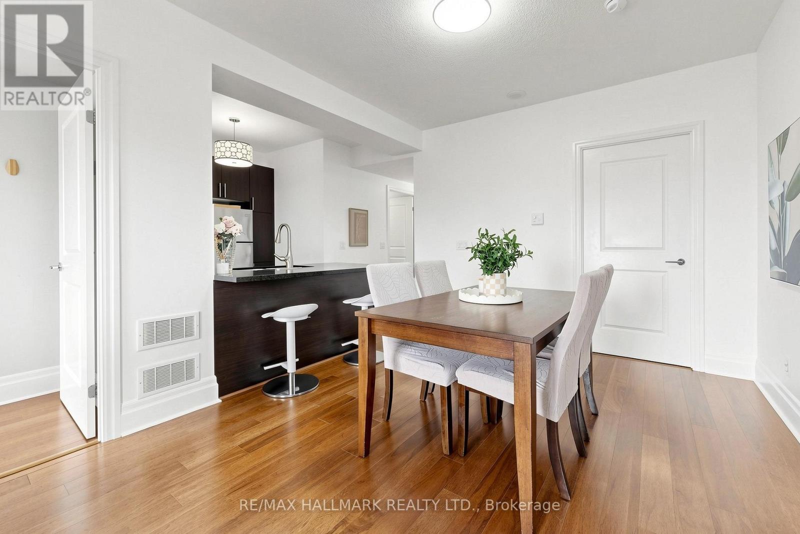 203 - 151 Upper Duke Crescent, Markham, ON - Indoor Photo Showing Dining Room