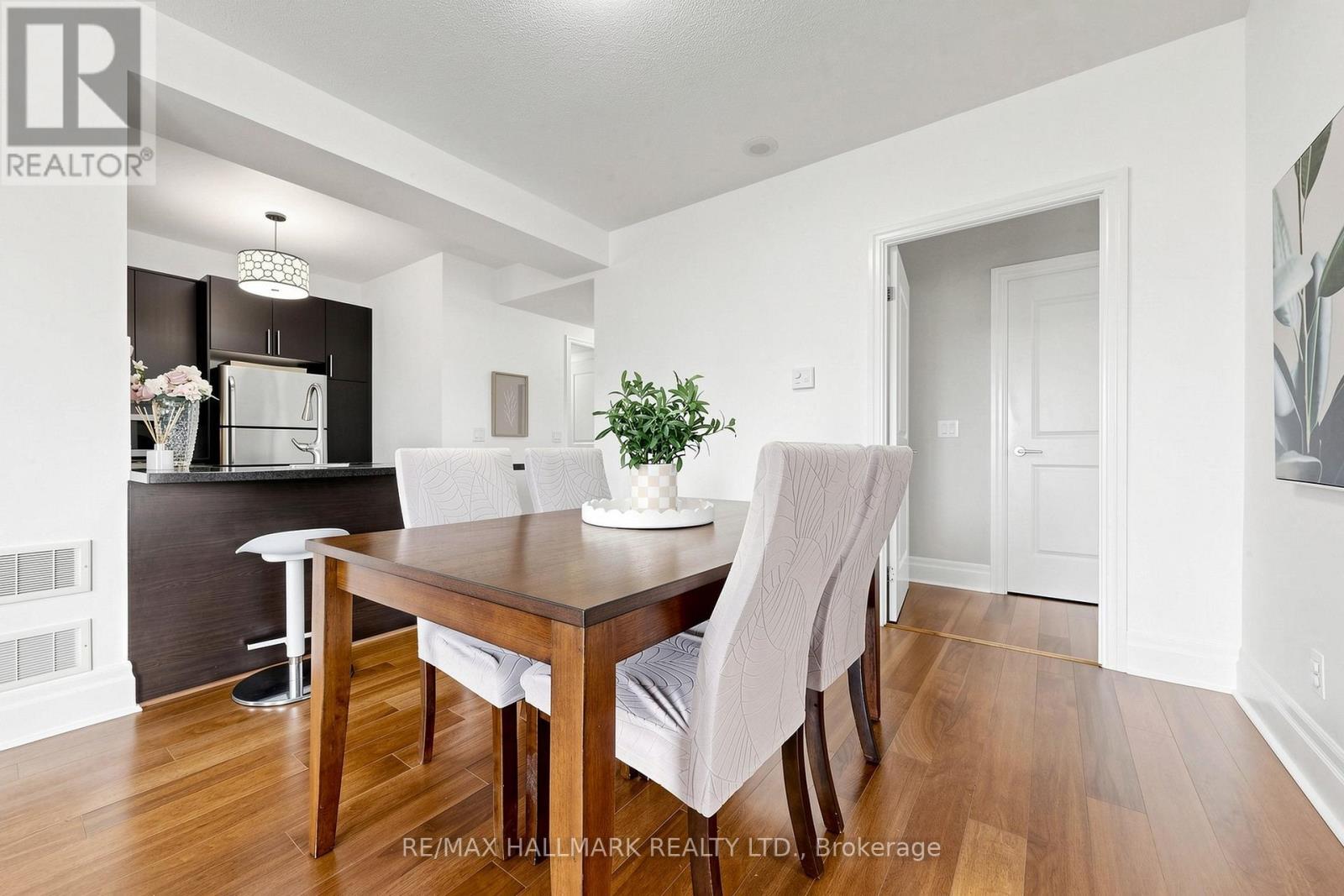 203 - 151 Upper Duke Crescent, Markham, ON - Indoor Photo Showing Dining Room