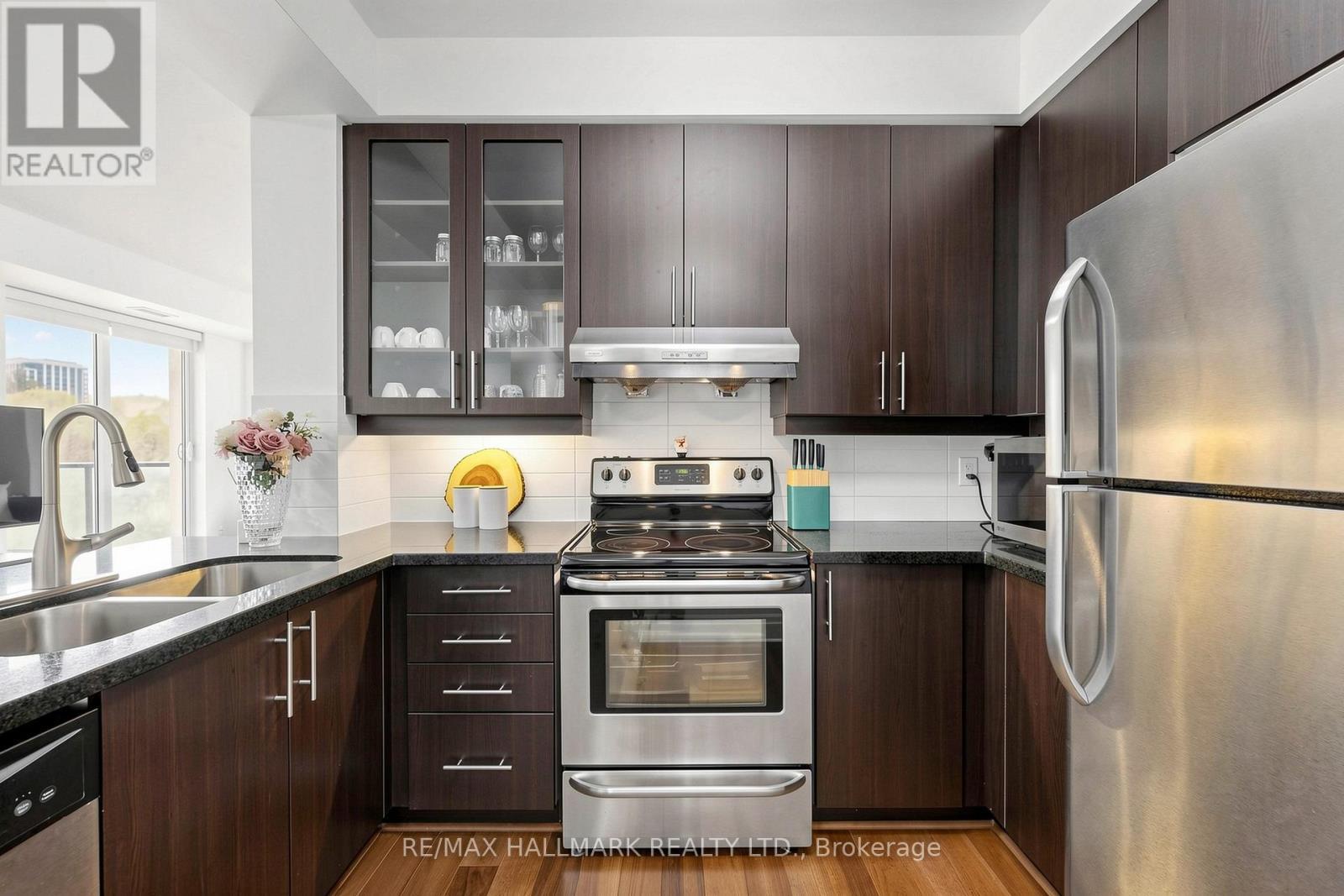 203 - 151 Upper Duke Crescent, Markham, ON - Indoor Photo Showing Kitchen With Stainless Steel Kitchen With Double Sink With Upgraded Kitchen