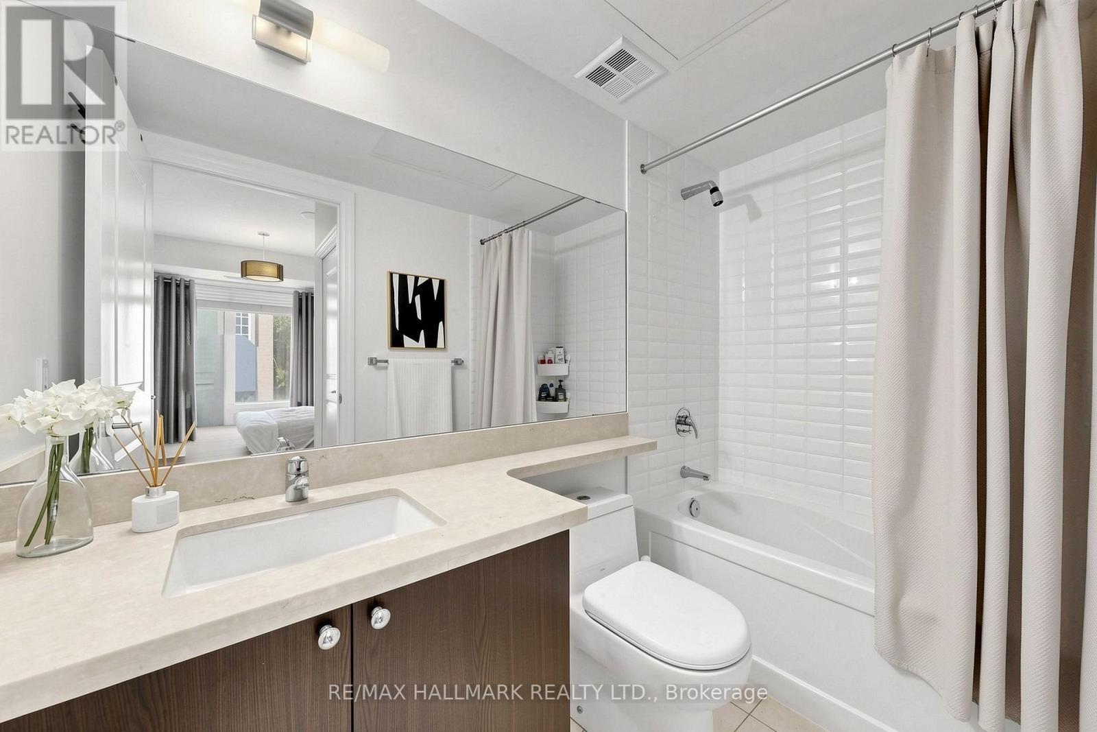 203 - 151 Upper Duke Crescent, Markham, ON - Indoor Photo Showing Bathroom