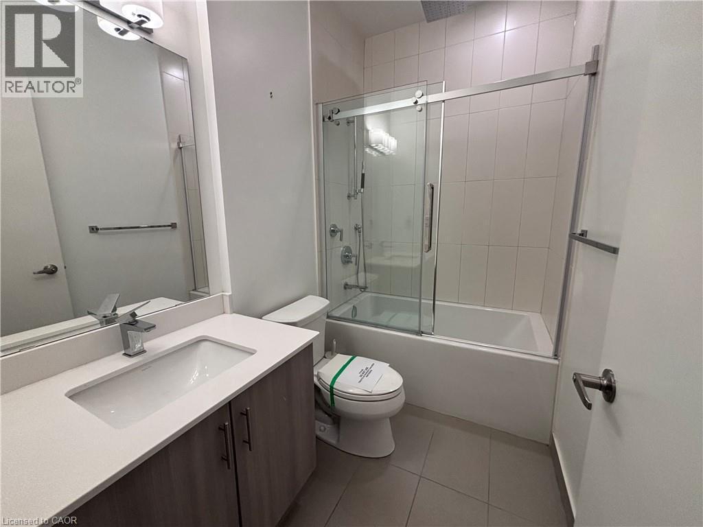 550 North Service Road Unit# 905, Grimsby, ON - Indoor Photo Showing Bathroom