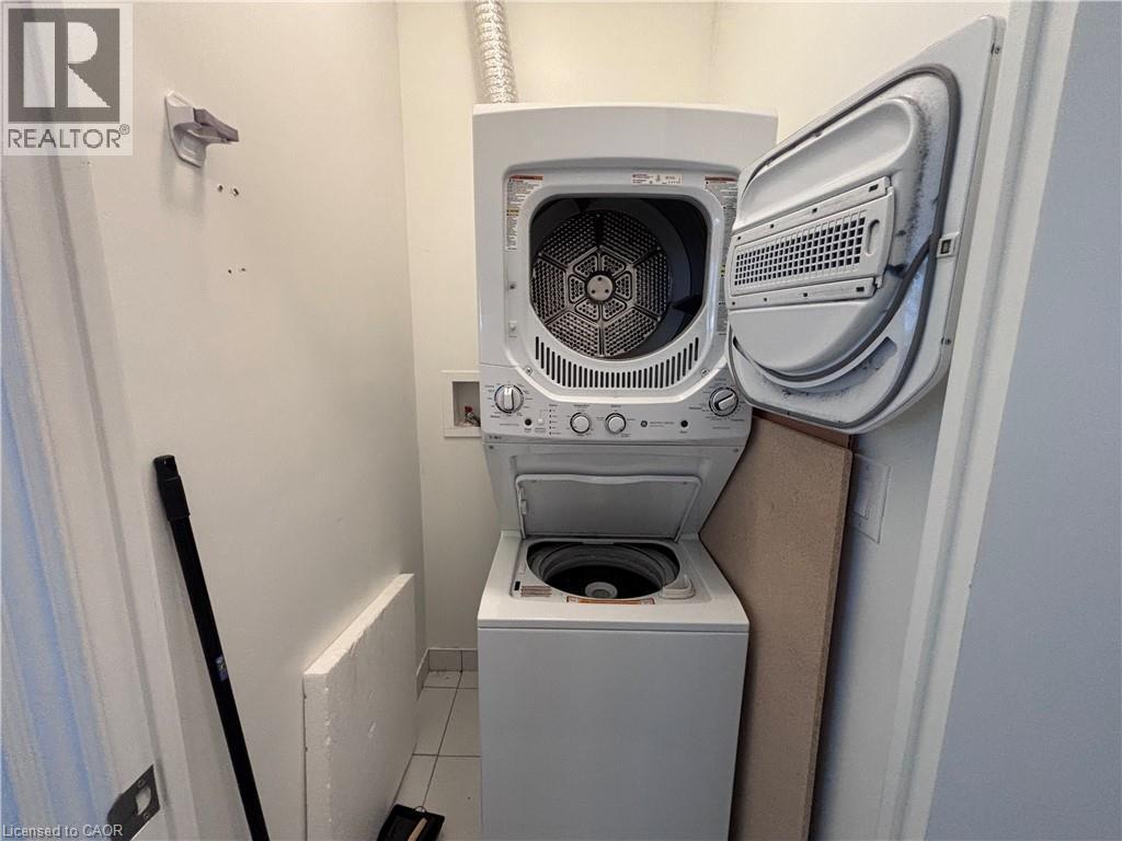 550 North Service Road Unit# 905, Grimsby, ON - Indoor Photo Showing Laundry Room