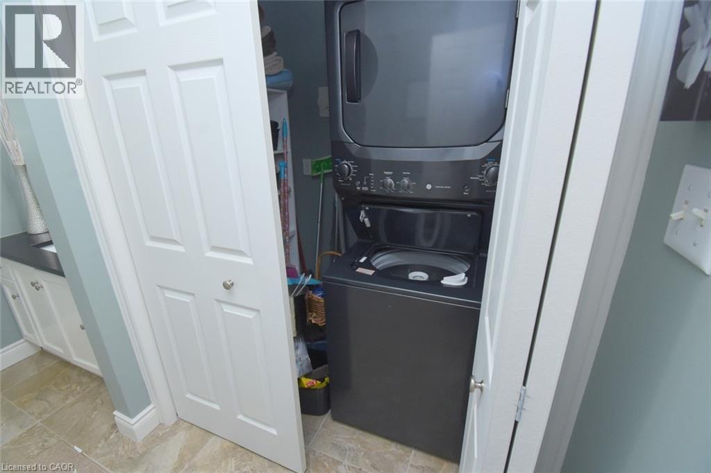 320 Hamilton Drive Unit# 4, Ancaster, ON - Indoor Photo Showing Laundry Room