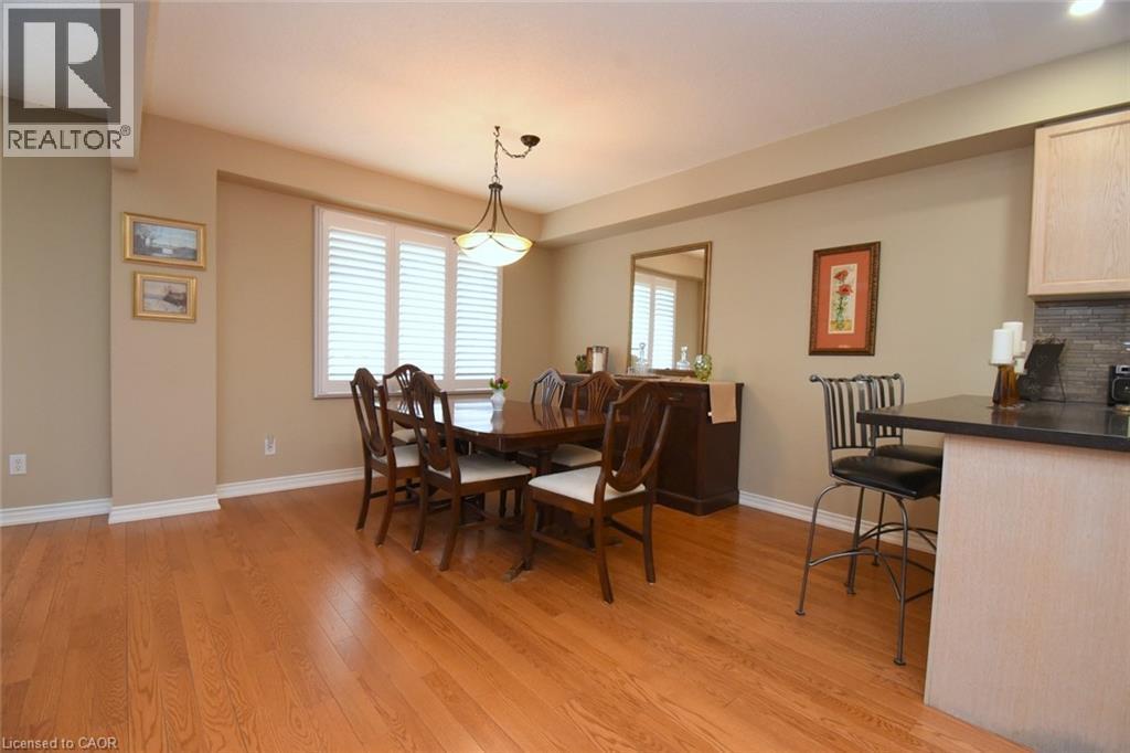 320 Hamilton Drive Unit# 4, Ancaster, ON - Indoor Photo Showing Dining Room