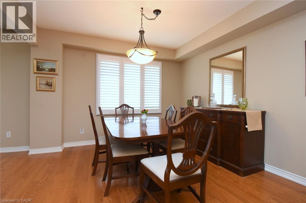 320 Hamilton Drive Unit# 4, Ancaster, ON - Indoor Photo Showing Dining Room