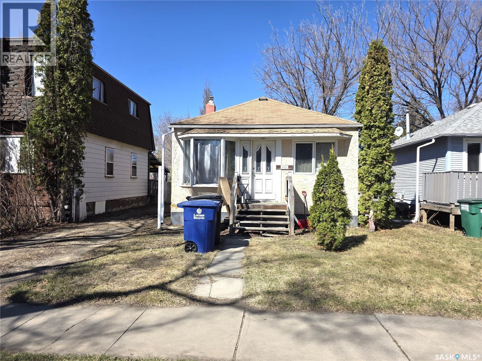 829 I Avenue N, Saskatoon, SK - Outdoor