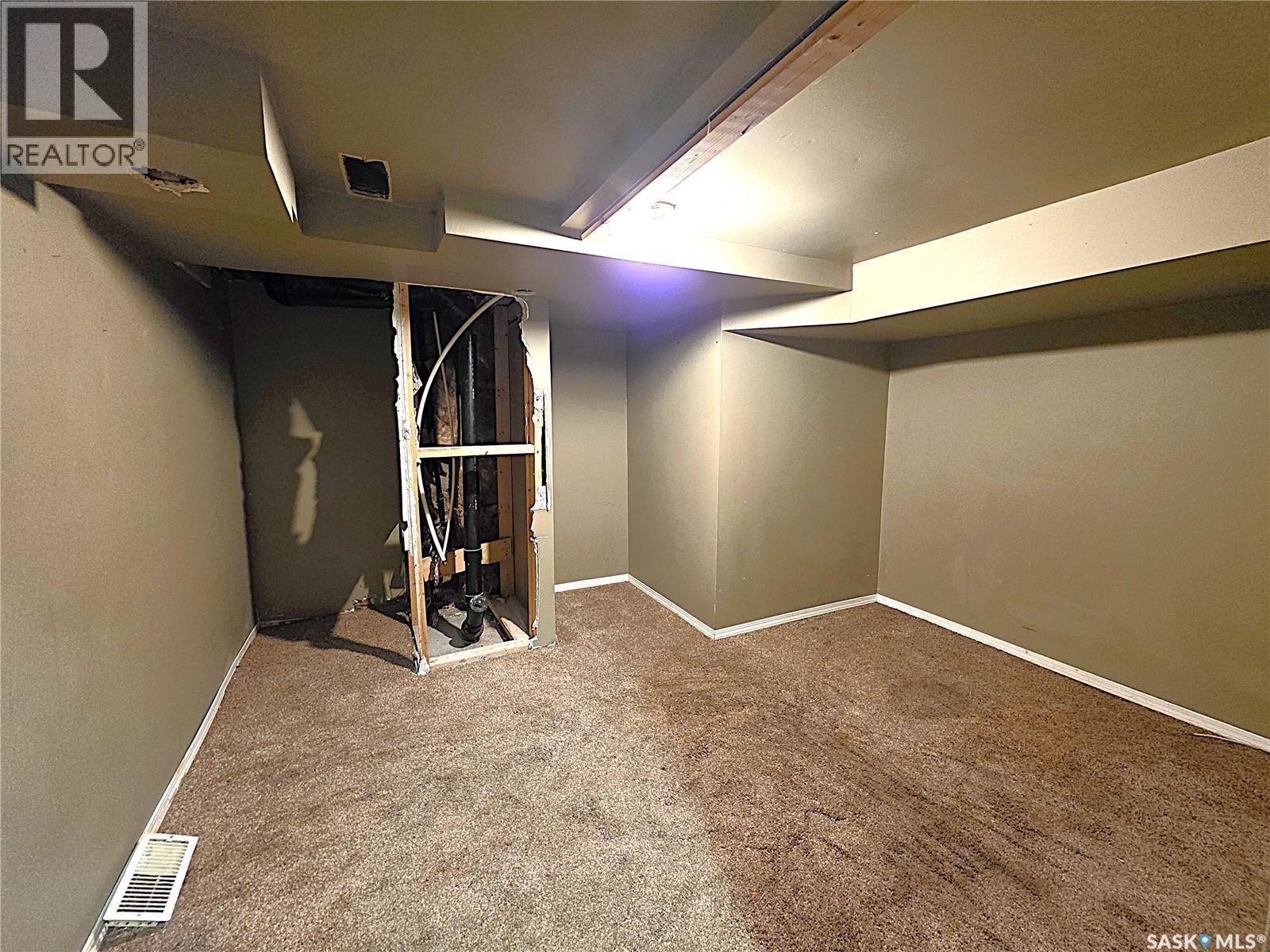 829 I Avenue N, Saskatoon, SK - Indoor