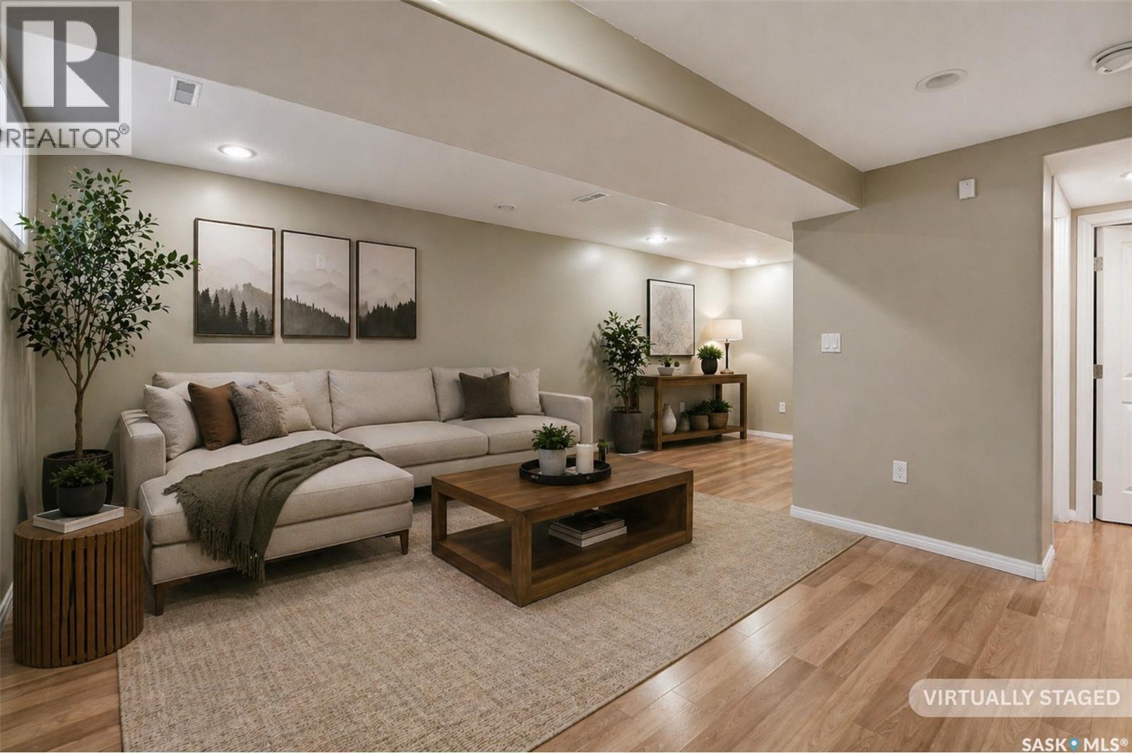 607 Beckett Crescent, Saskatoon, SK - Indoor Photo Showing Living Room