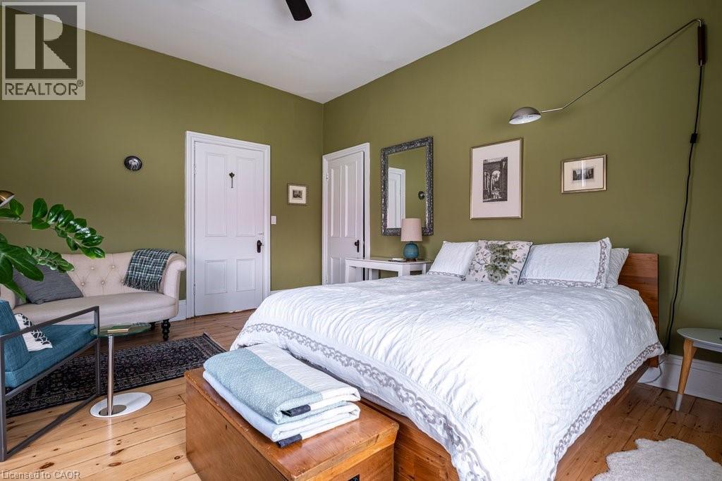 58 Wellington Street S, Hamilton, ON - Indoor Photo Showing Bedroom