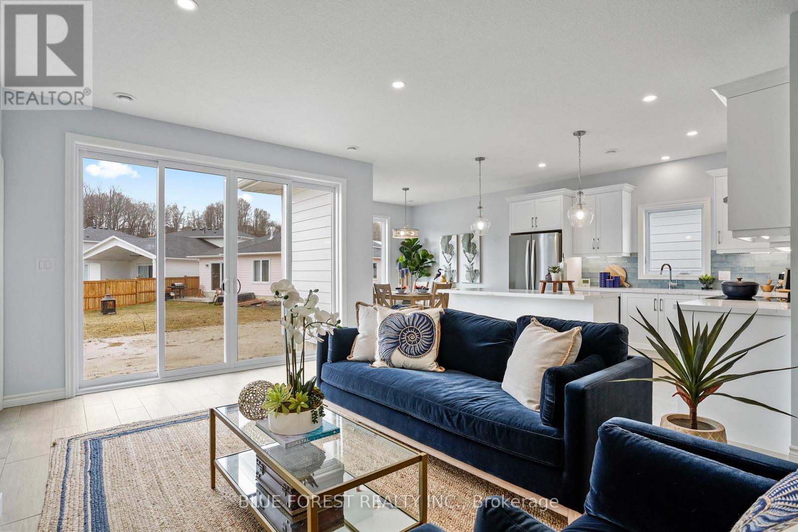 25 Harbour Way, Central Elgin (Port Stanley), ON - Indoor Photo Showing Living Room
