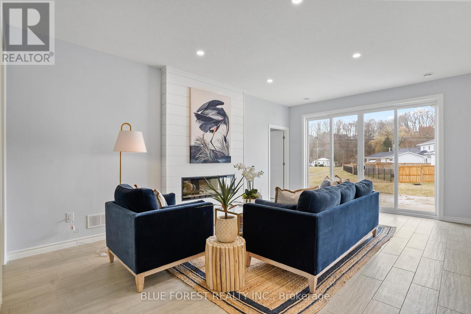25 Harbour Way, Central Elgin (Port Stanley), ON - Indoor Photo Showing Living Room