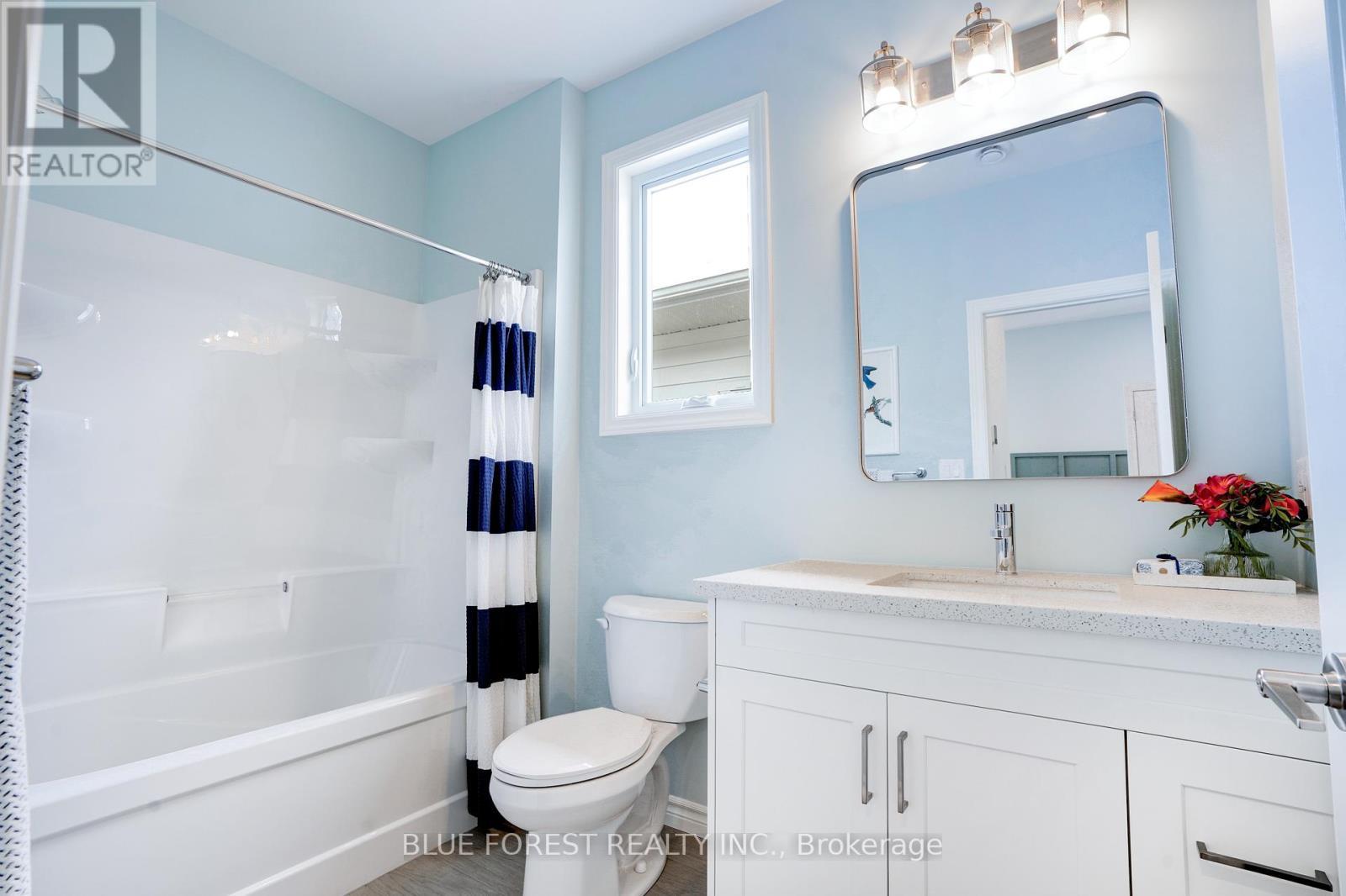25 Harbour Way, Central Elgin (Port Stanley), ON - Indoor Photo Showing Bathroom