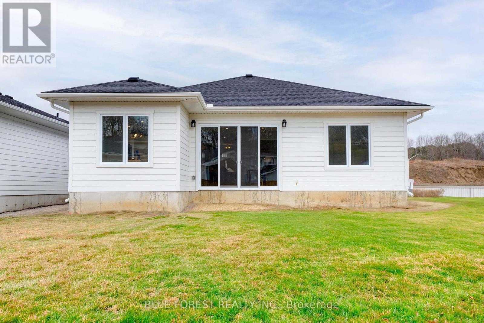 25 Harbour Way, Central Elgin (Port Stanley), ON - Outdoor With Exterior