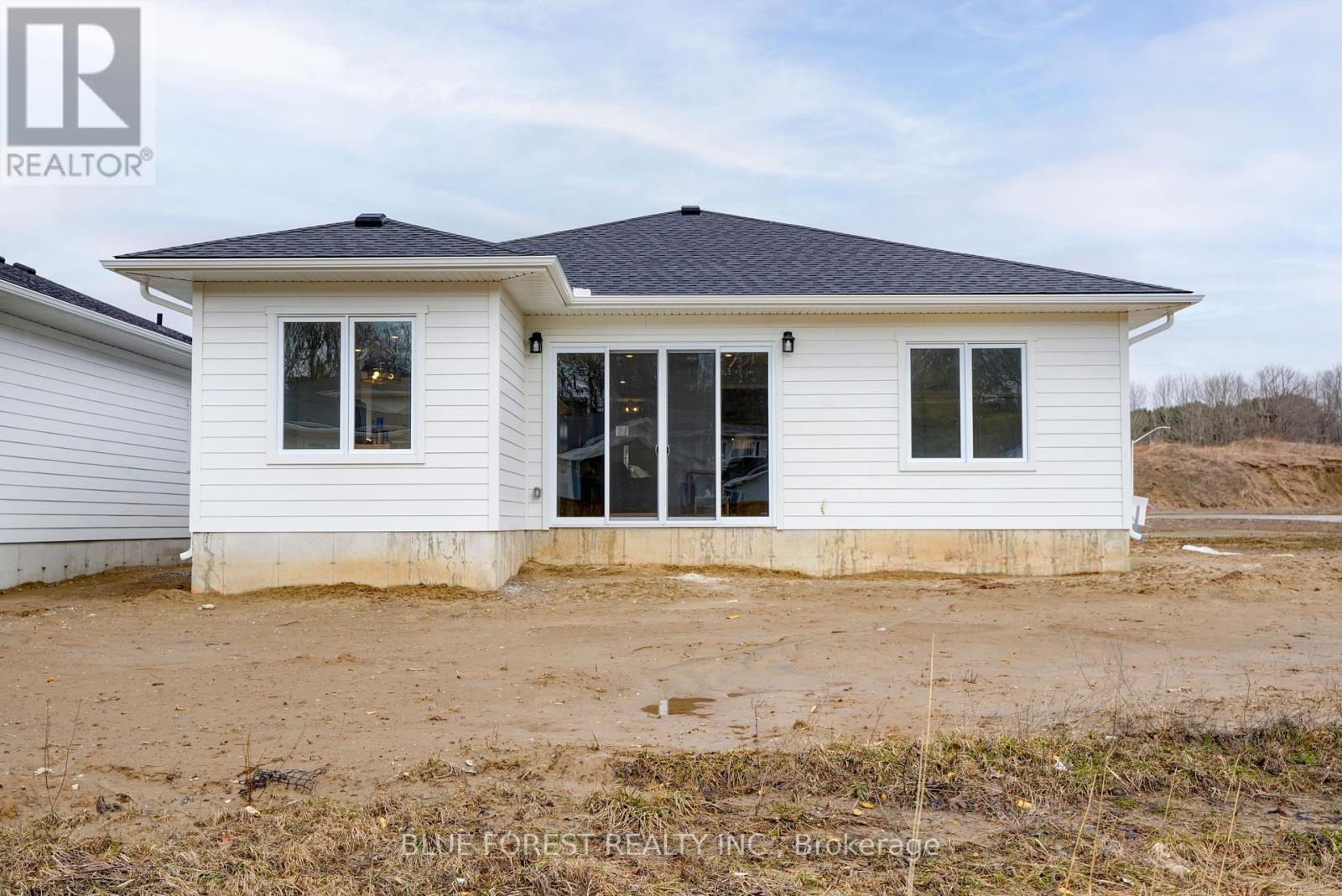 25 Harbour Way, Central Elgin (Port Stanley), ON - Outdoor With Exterior