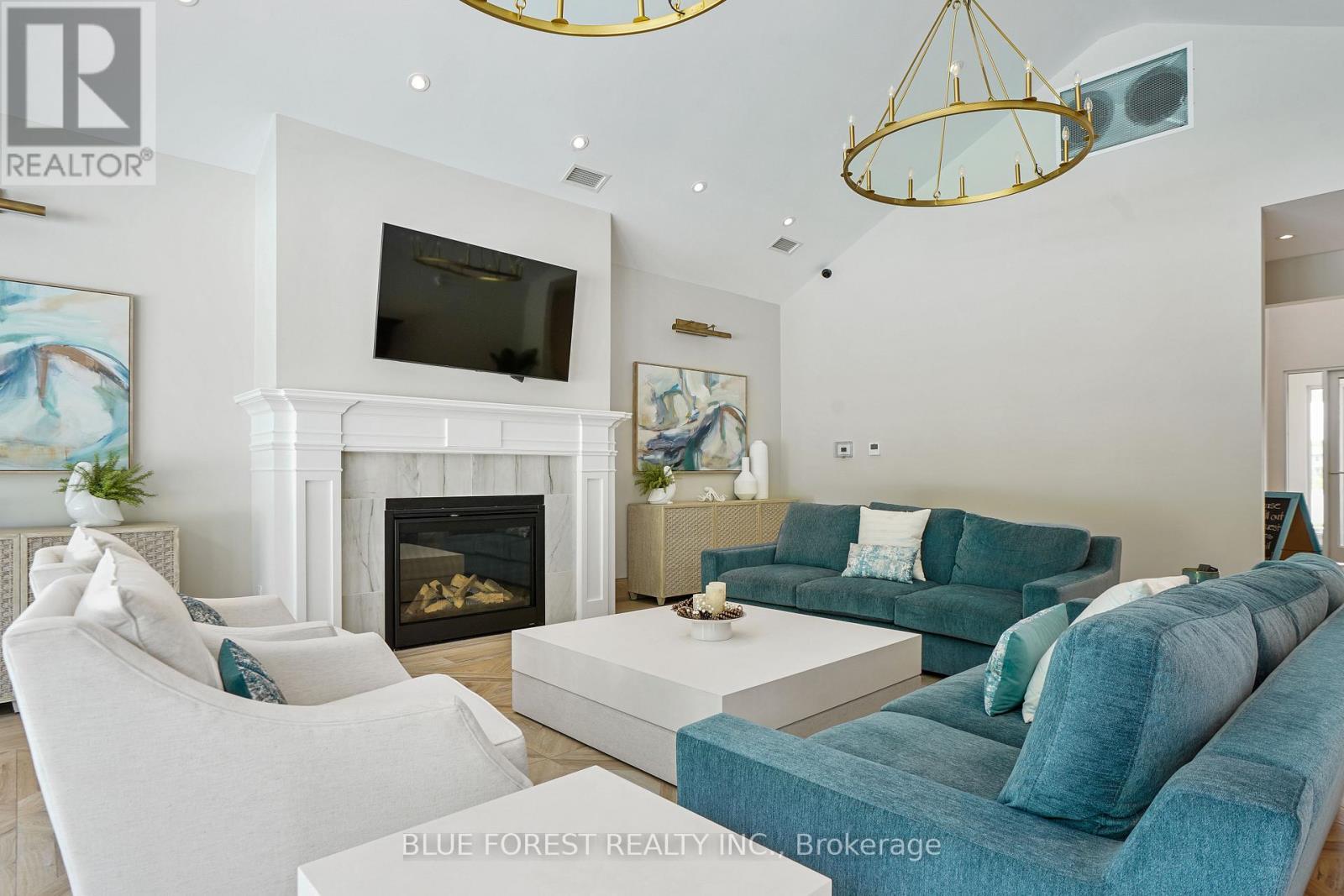 25 Harbour Way, Central Elgin (Port Stanley), ON - Indoor Photo Showing Living Room With Fireplace