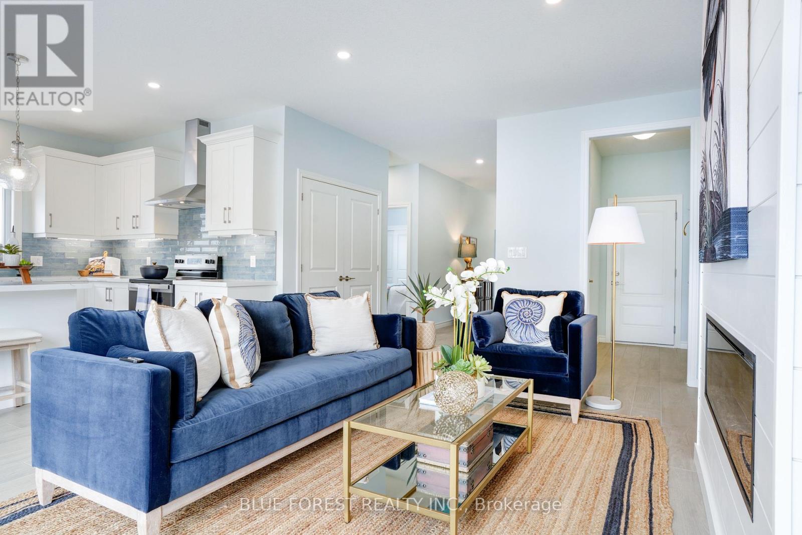 25 Harbour Way, Central Elgin (Port Stanley), ON - Indoor Photo Showing Living Room