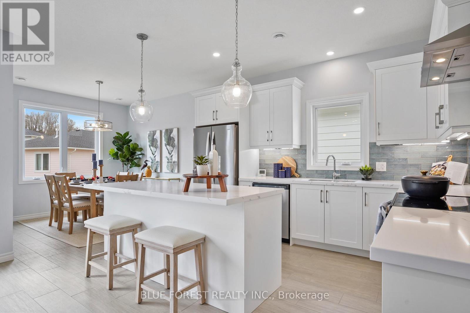 25 Harbour Way, Central Elgin (Port Stanley), ON - Indoor Photo Showing Kitchen With Upgraded Kitchen