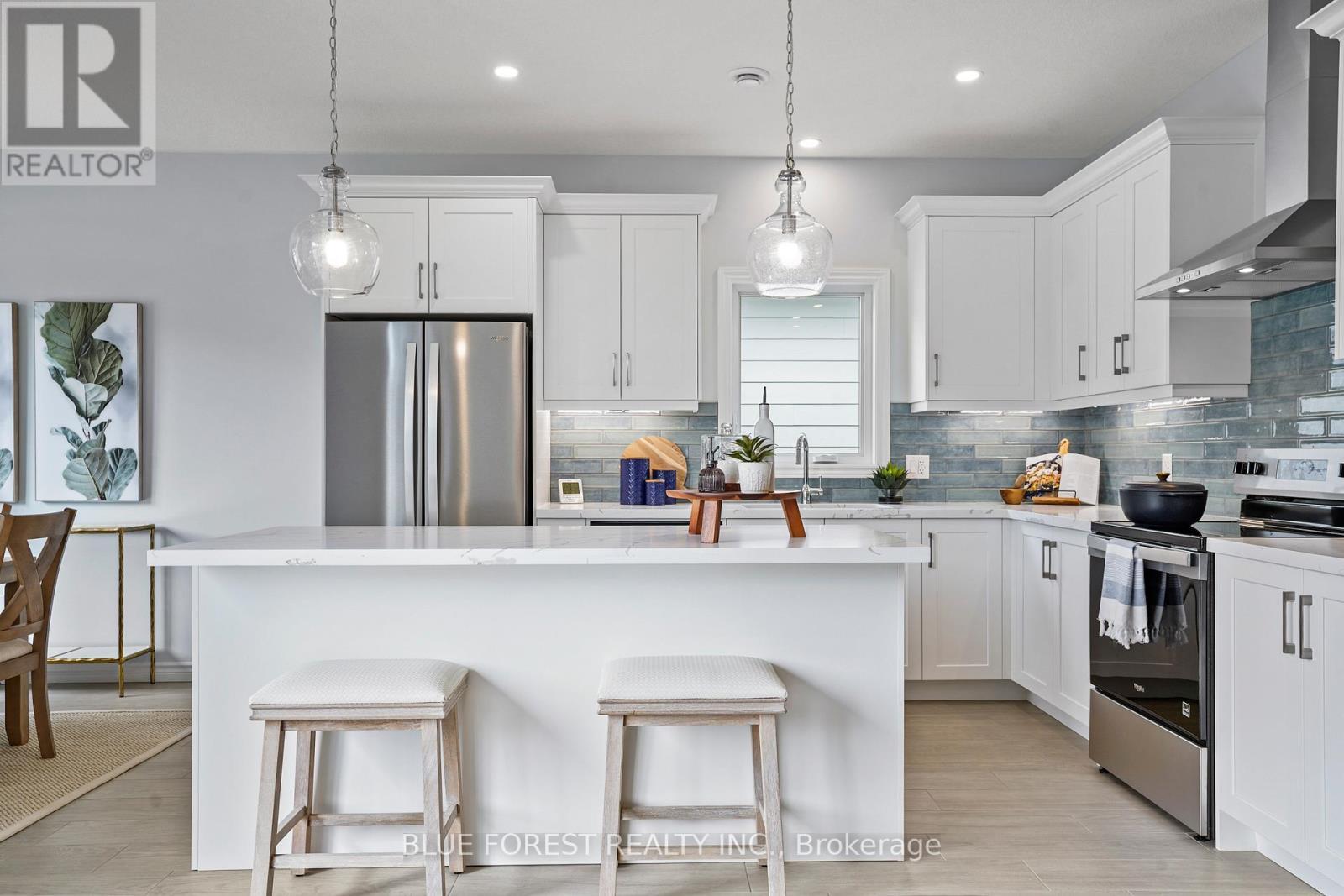 25 Harbour Way, Central Elgin (Port Stanley), ON - Indoor Photo Showing Kitchen With Upgraded Kitchen