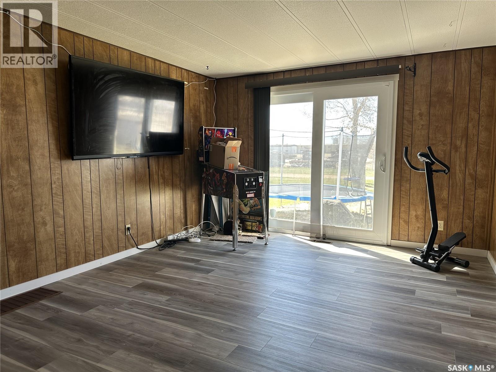 129 Laing Crescent, Weyburn, SK