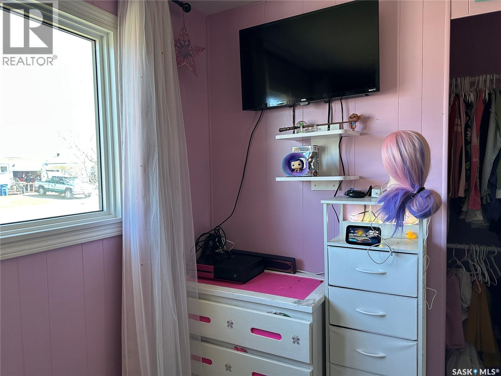 129 Laing Crescent, Weyburn, SK