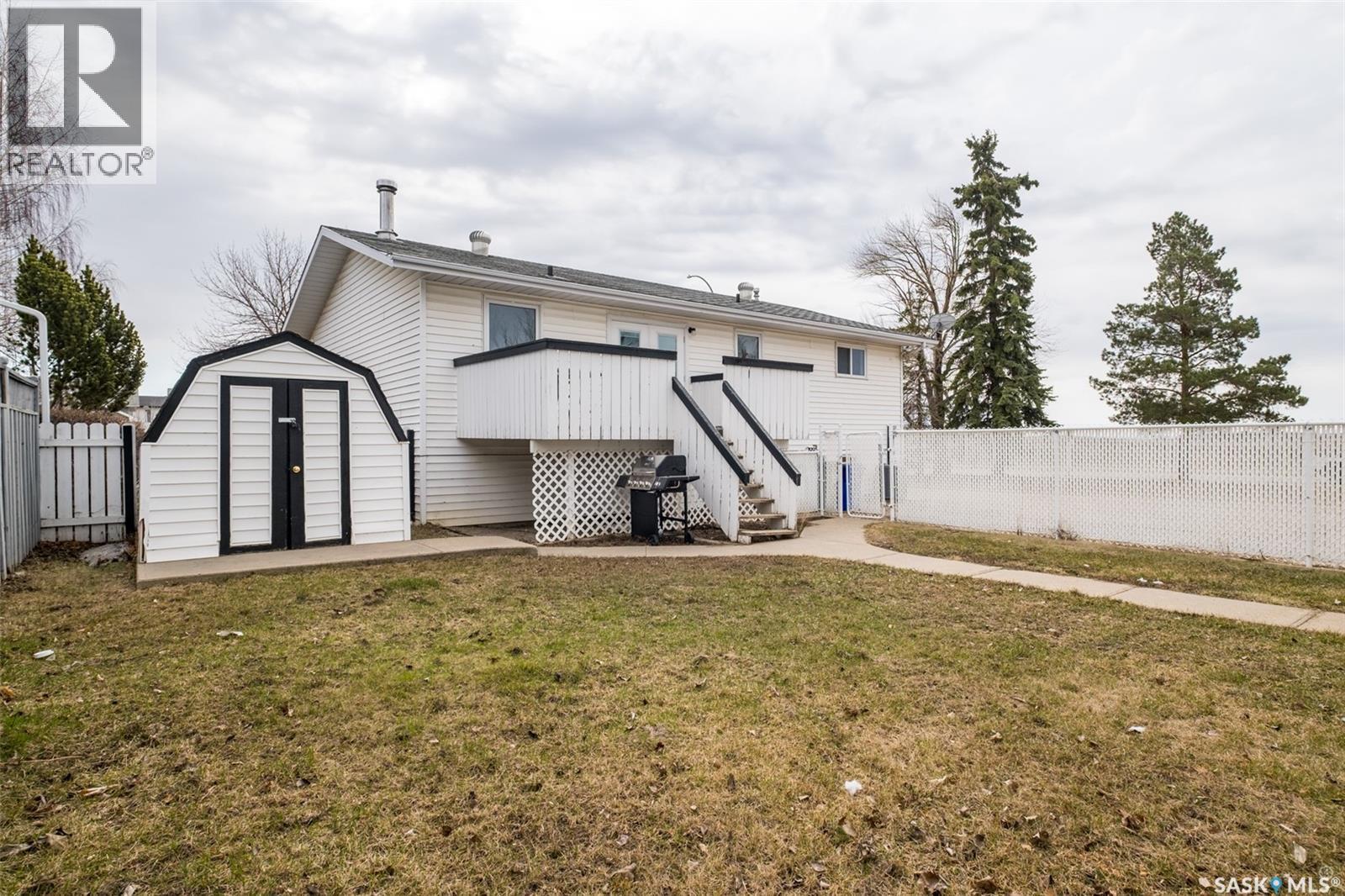 3367 15Th Avenue E, Prince Albert, SK - Outdoor