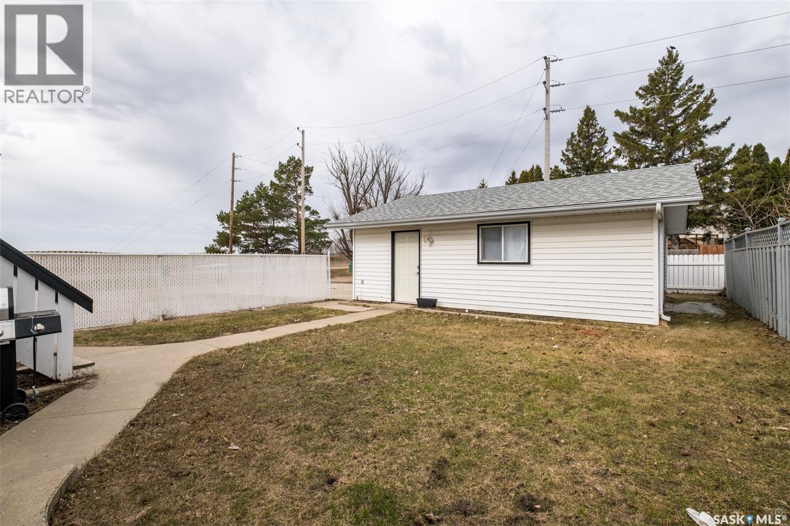 3367 15Th Avenue E, Prince Albert, SK - Outdoor