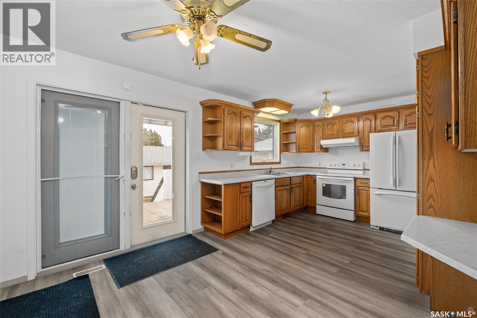 3367 15Th Avenue E, Prince Albert, SK - Indoor Photo Showing Kitchen