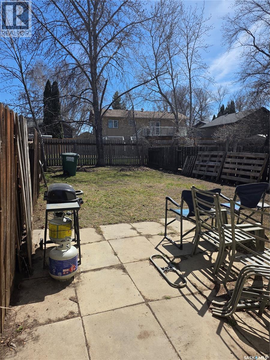 3615-3617 Fairlight Drive, Saskatoon, SK - Outdoor
