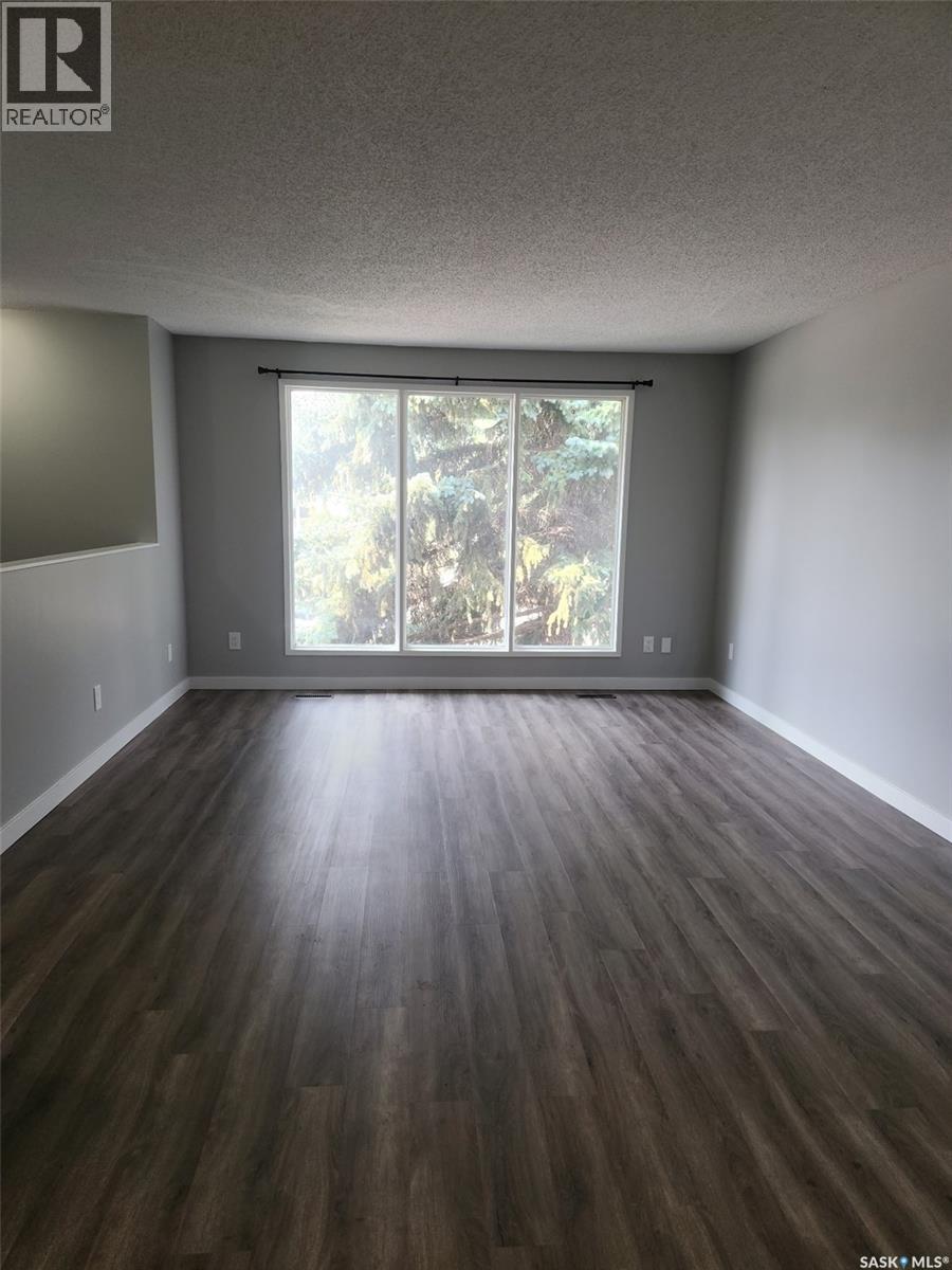 3615-3617 Fairlight Drive, Saskatoon, SK - Indoor