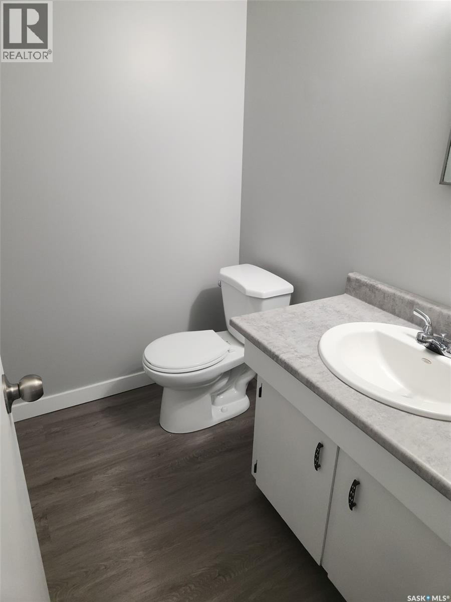 3615-3617 Fairlight Drive, Saskatoon, SK - Indoor Photo Showing Bathroom