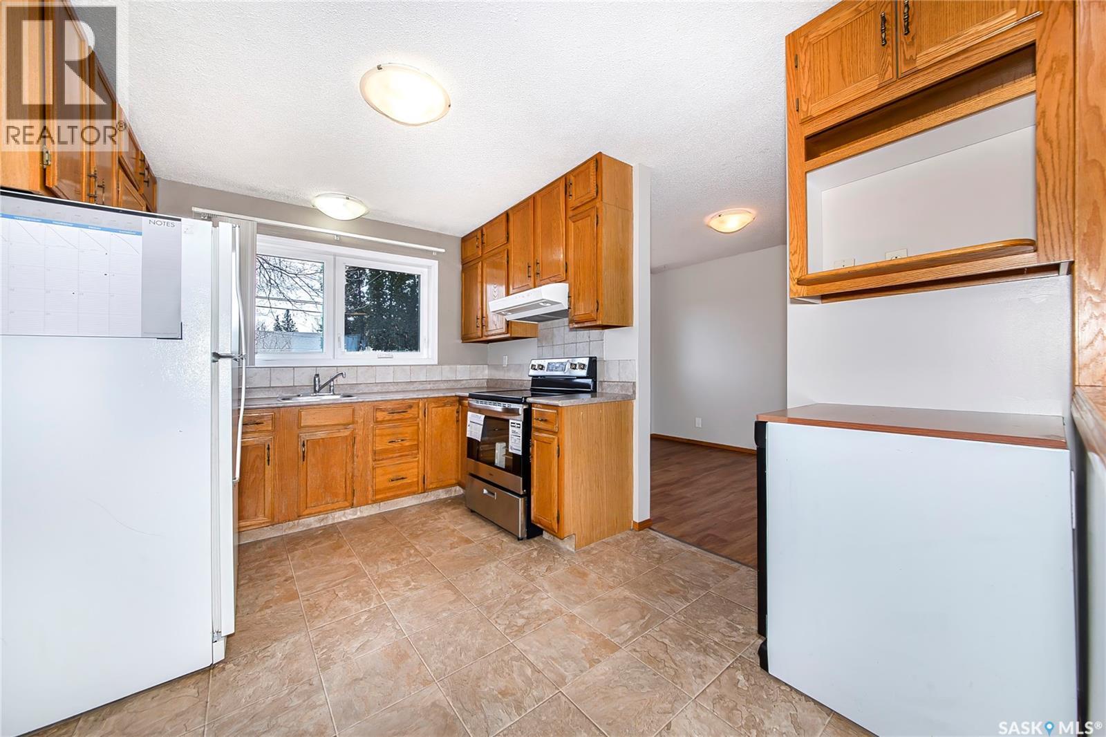 3024 14Th Street E, Saskatoon, SK - Indoor Photo Showing Kitchen