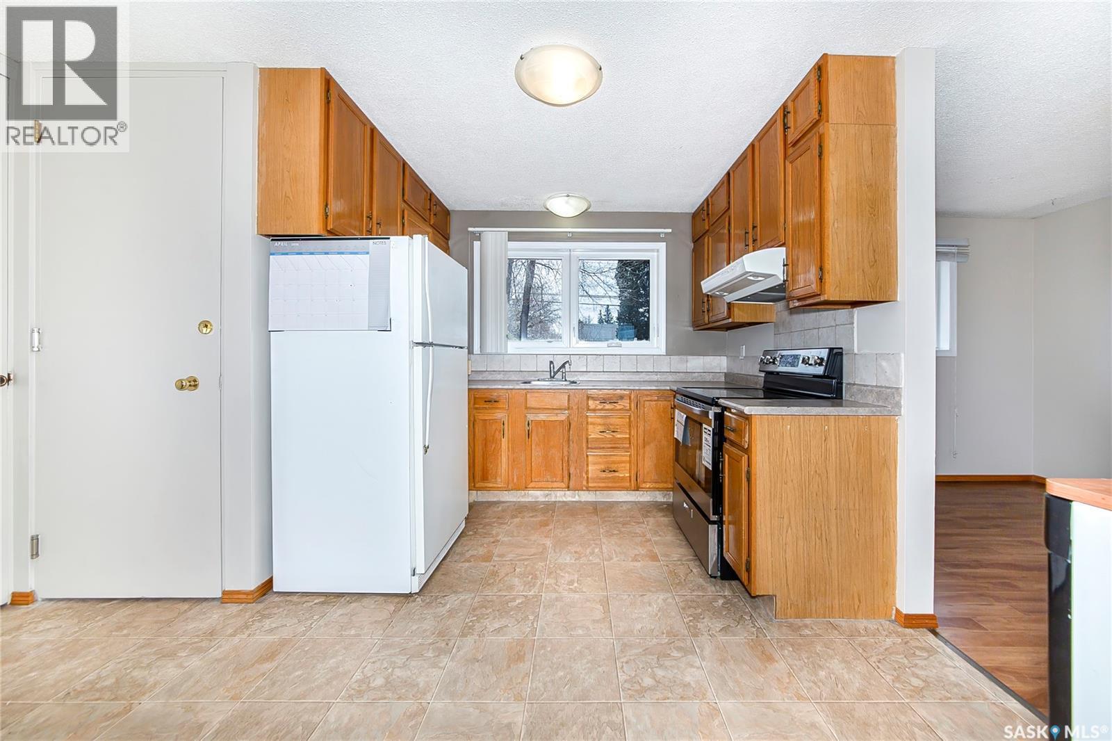 3024 14Th Street E, Saskatoon, SK - Indoor Photo Showing Kitchen