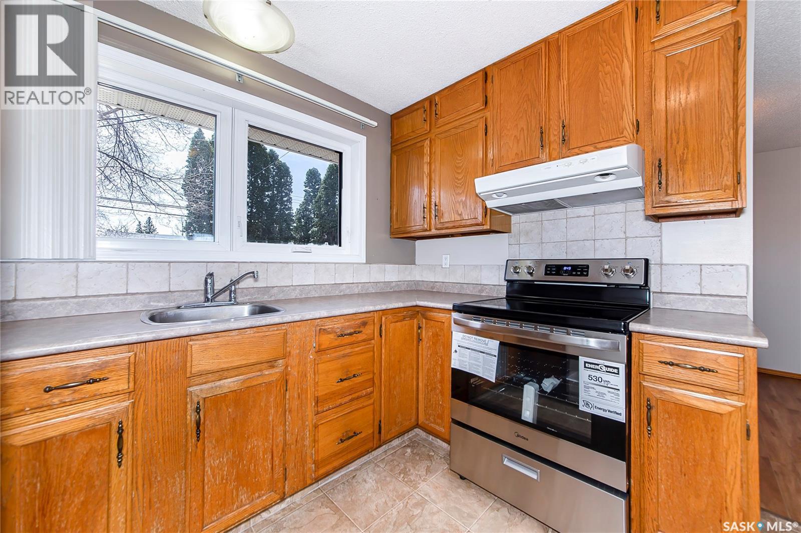 3024 14Th Street E, Saskatoon, SK - Indoor Photo Showing Kitchen