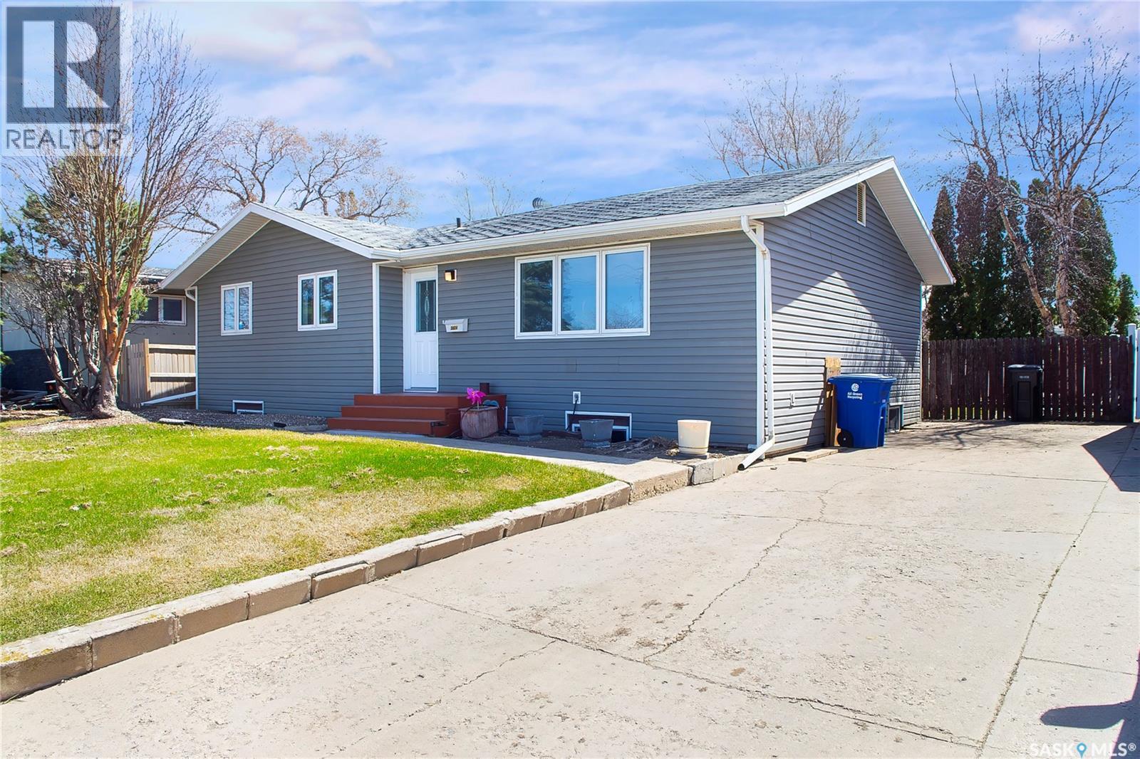 3024 14Th Street E, Saskatoon, SK - Outdoor
